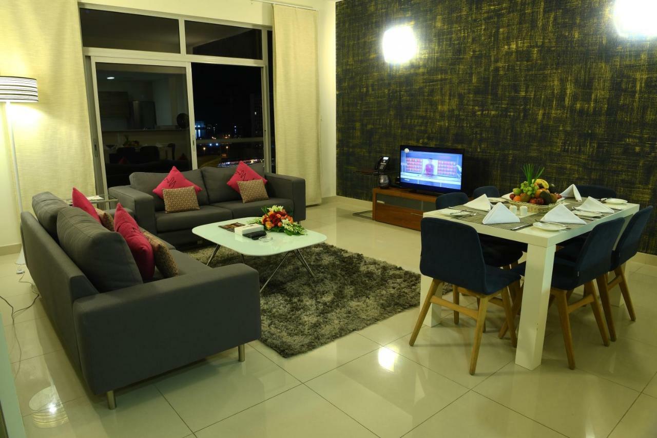 Gulf Suites Hotel Amwaj Manamah Buitenkant foto
