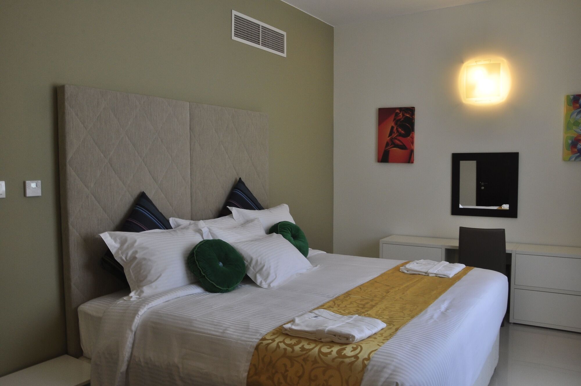 Gulf Suites Hotel Amwaj Manamah Buitenkant foto